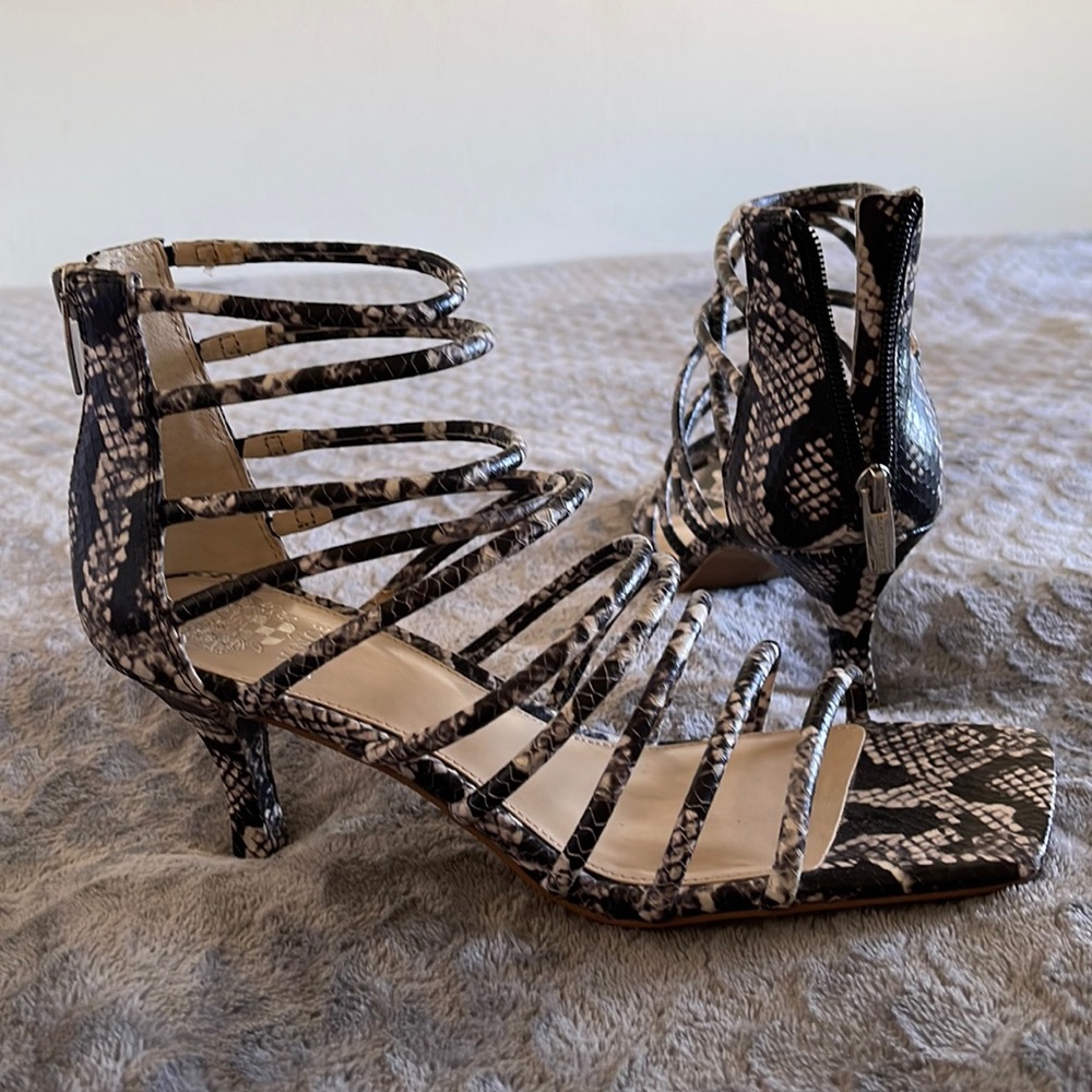 Vince Camuto snakeskin zipper back heels 8.5 NWOT